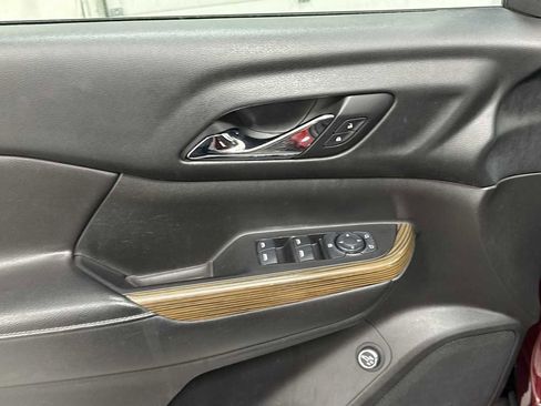 Used 2017 GMC Acadia SLE image 15