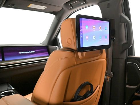 Used 2025 Cadillac Escalade Premium Luxury RWD image 27