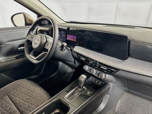 Used 2025 Nissan Kicks SV AWD/4WD image 25