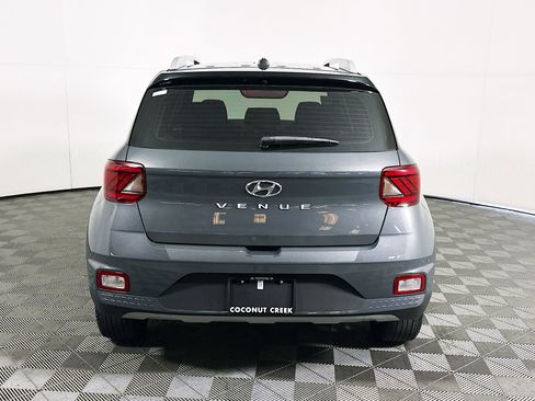 Used 2023 Hyundai Venue Limited w/ Cargo Package FWD image 4
