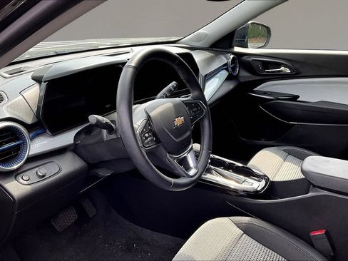 Used 2024 Chevrolet Trax LT w/ Driver Confidence Package FWD image 13