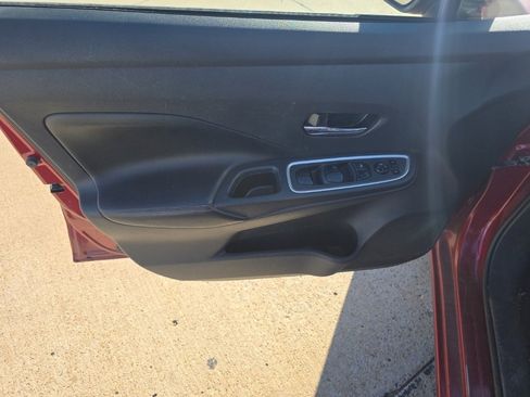 Used 2020 Nissan Versa SR image 11