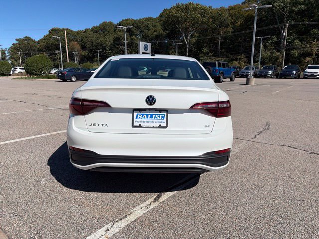 Certified 2023 Volkswagen Jetta SE w/ Panoramic Sunroof Package FWD image 4