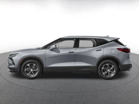 Used 2025 Chevrolet Blazer LT FWD image 3