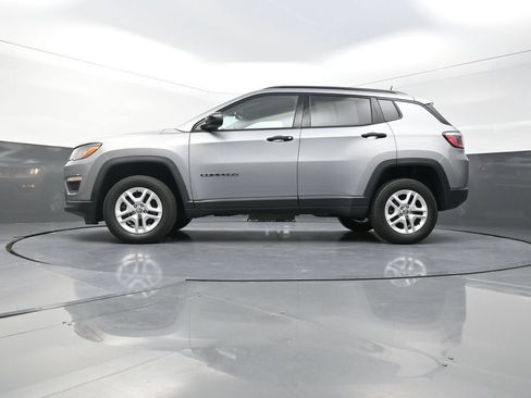 Used 2018 Jeep Compass Sport AWD/4WD image 24