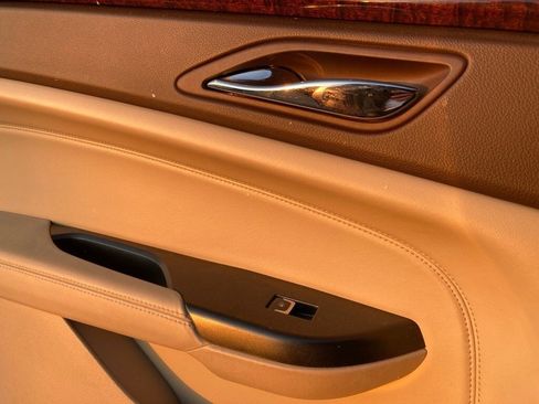 Used 2016 Cadillac SRX Luxury w/ Driver Awareness Package image 11