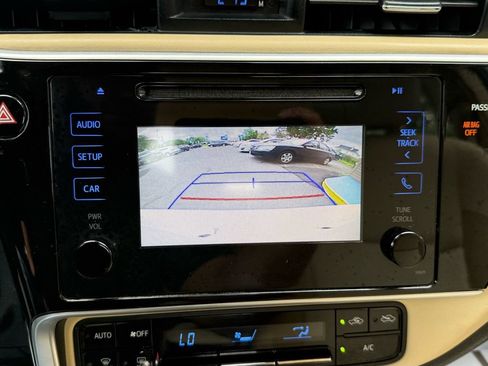 Used 2017 Toyota Corolla LE w/ Carpet Mat Package (TMS) FWD image 13