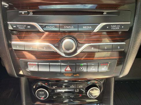 Used 2017 INFINITI QX30 Premium w/ Technology Package FWD image 34