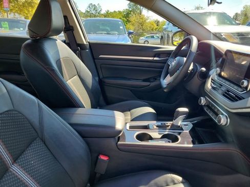 Used 2025 Nissan Altima 2.5 SR image 32