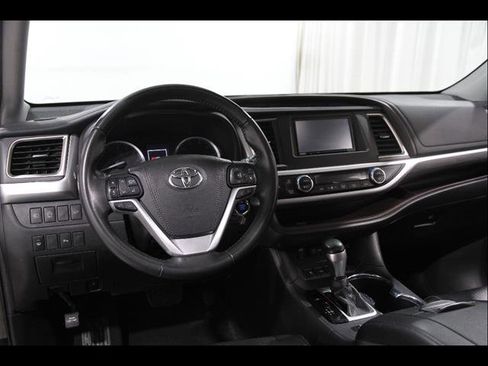 Used 2019 Toyota Highlander Limited AWD/4WD image 6