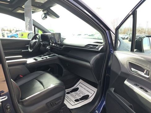 Used 2021 Toyota Sienna XSE image 17