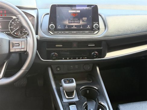 Used 2025 Nissan Rogue SV image 16