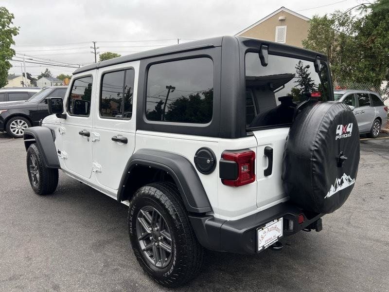 Used 2025 Jeep Wrangler Unlimited Sport AWD/4WD image 4