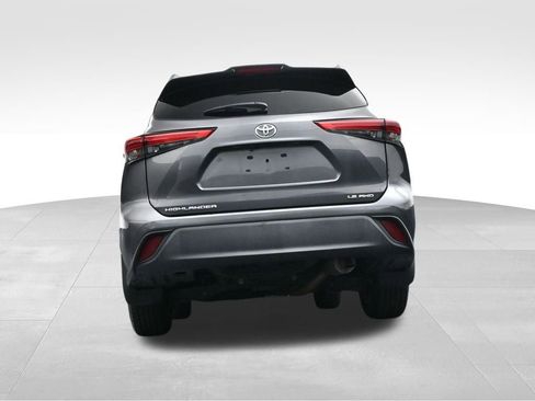 Used 2022 Toyota Highlander LE image 33