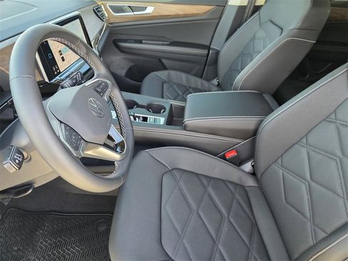 New 2026 Volkswagen Atlas SE image 9