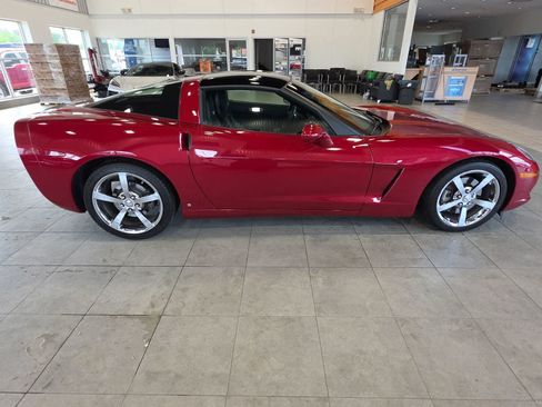 Used 2010 Chevrolet Corvette Coupe w/ Preferred Equipment Group RWD image 5