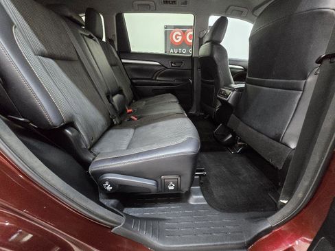 Used 2016 Toyota Highlander Plus FWD image 18