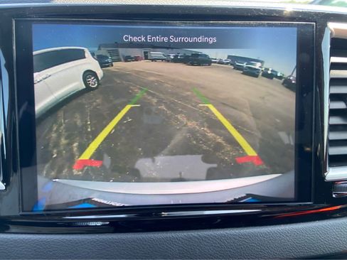 Used 2024 Chrysler Pacifica Touring-L FWD image 38