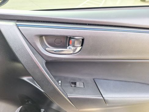 Used 2017 Toyota Corolla SE image 35