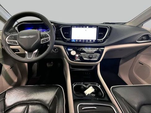 Used 2022 Chrysler Pacifica Limited AWD/4WD image 14