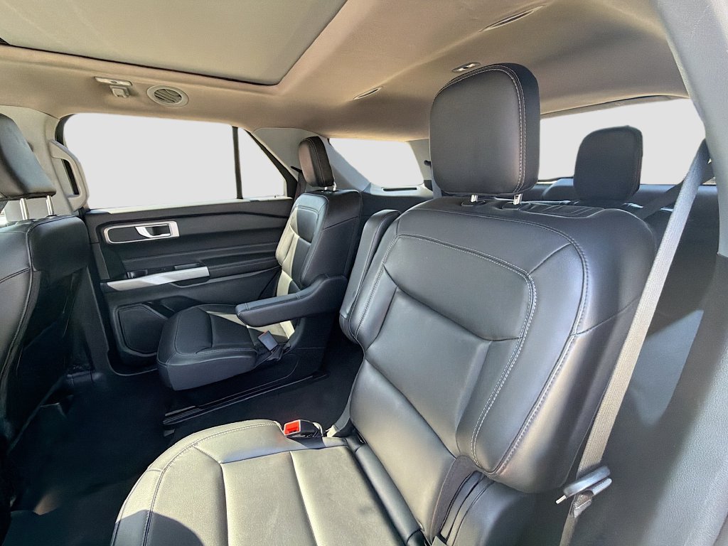 Used 2022 Ford Explorer XLT w/ Equipment Group 202A AWD/4WD image 24