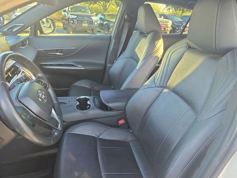 Certified 2021 Toyota Venza Limited image 15