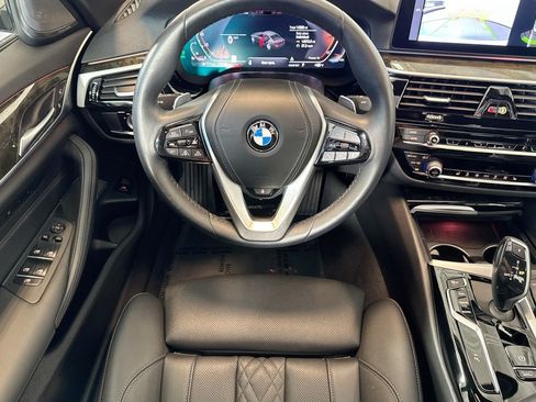Used 2023 BMW 540i w/ Premium Package RWD image 21