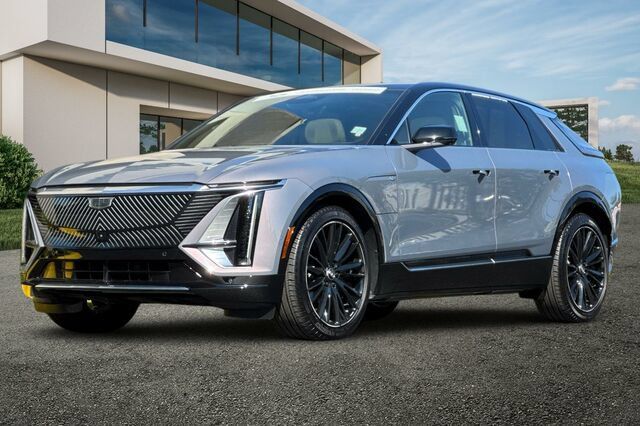 Certified 2024 Cadillac Lyriq Luxury w/ Nappa Leather Package AWD/4WD image 8