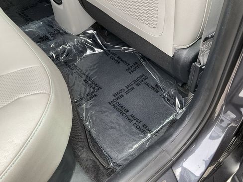 Used 2019 Kia Niro EX Premium w/ Sunroof Package image 48