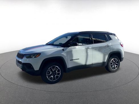 Used 2025 Jeep Compass Trailhawk image 8