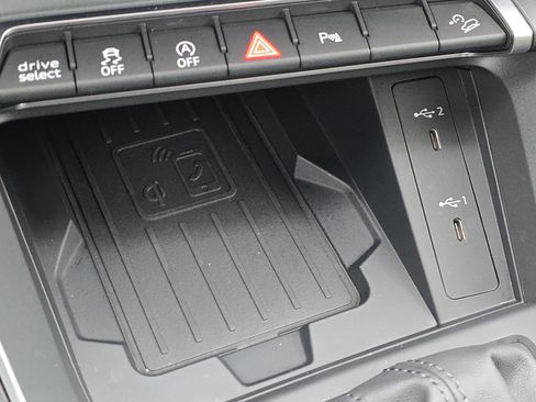 Certified 2025 Audi Q3 2.0T Premium w/ Convenience Package image 26