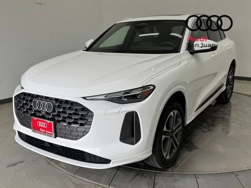 Used 2025 Audi Q5 Premium w/ Convenience Package image 3