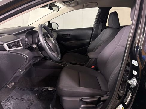 Used 2025 Toyota Corolla LE FWD image 14