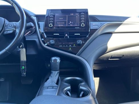 Used 2022 Toyota Camry SE image 26