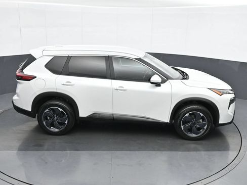 Used 2024 Nissan Rogue SV AWD/4WD image 23