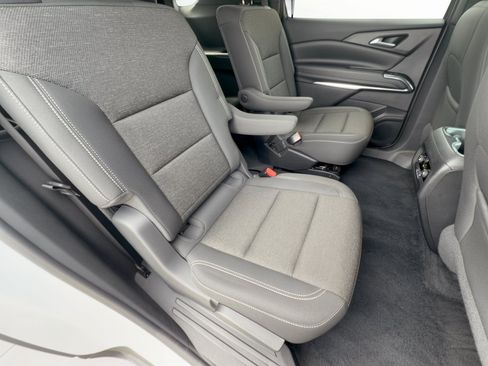 Used 2025 Chevrolet Traverse LT FWD image 29