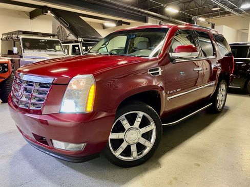 Used 2009 Cadillac Escalade AWD image 2