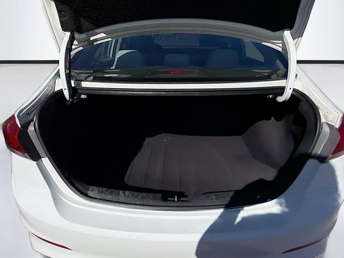 Used 2017 Hyundai Elantra SE w/ SE A/T Tech Package 03 image 12