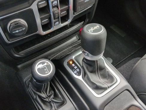 Used 2019 Jeep Wrangler Unlimited Sahara AWD/4WD image 21