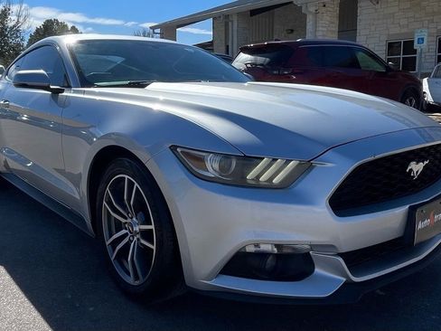 Used 2017 Ford Mustang Premium image 3