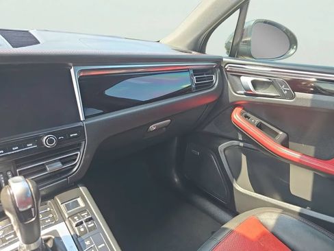 Used 2019 Porsche Macan AWD/4WD image 23