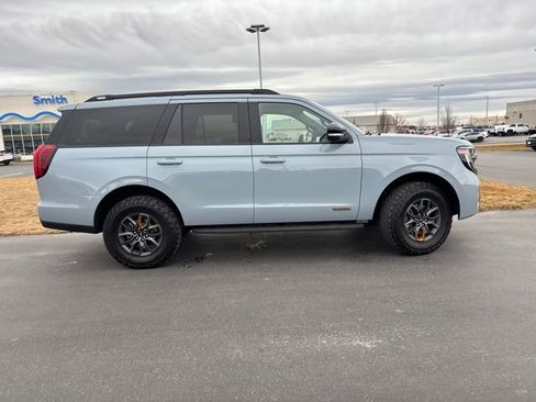 Used 2025 Ford Expedition Tremor image 2