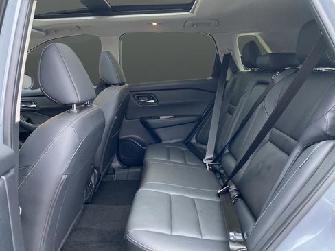 Used 2025 Nissan Rogue SL w/ SL Premium Package image 30