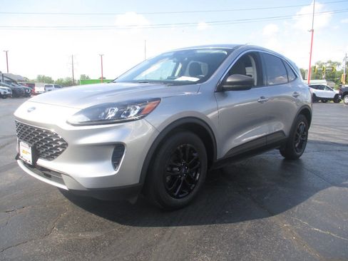 Used 2022 Ford Escape SE image 1