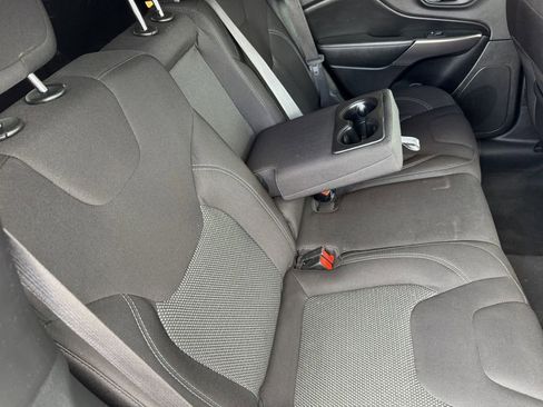 Used 2020 Jeep Cherokee Latitude AWD/4WD image 26