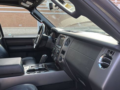 Used 2017 Ford Expedition Platinum image 30