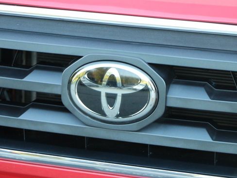 Used 2021 Toyota Tacoma SR5 RWD image 12