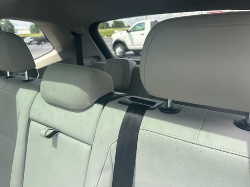 Used 2018 Volkswagen Tiguan SE w/ Panoramic Sunroof Package FWD image 9