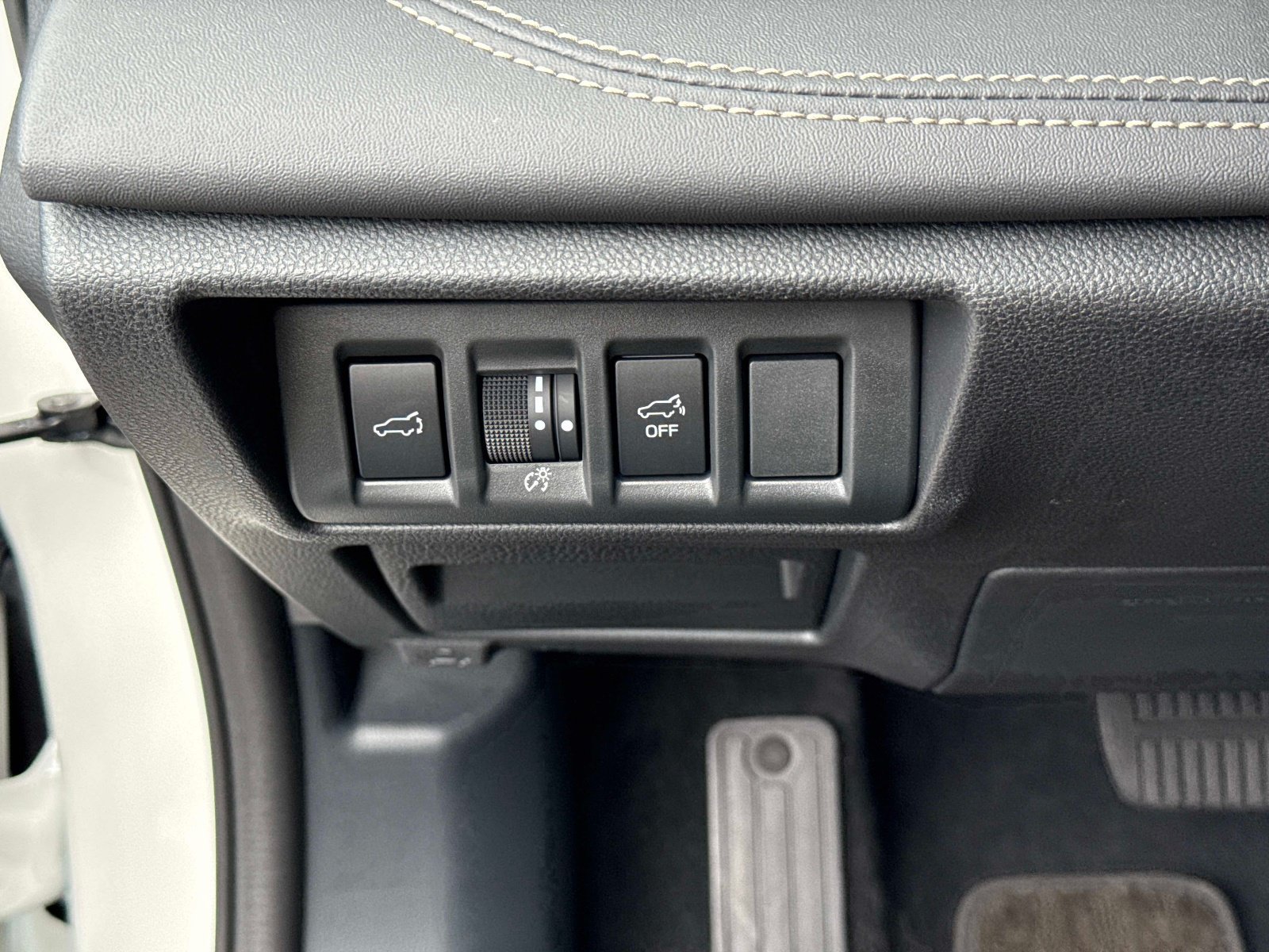 Used 2025 Subaru Outback Limited AWD/4WD image 32