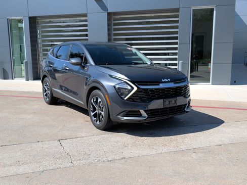 Used 2023 Kia Sportage EX FWD image 2